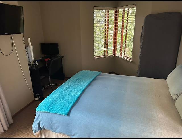2 BEDROOM FLAT FOR SALE IN NORTHWOLD